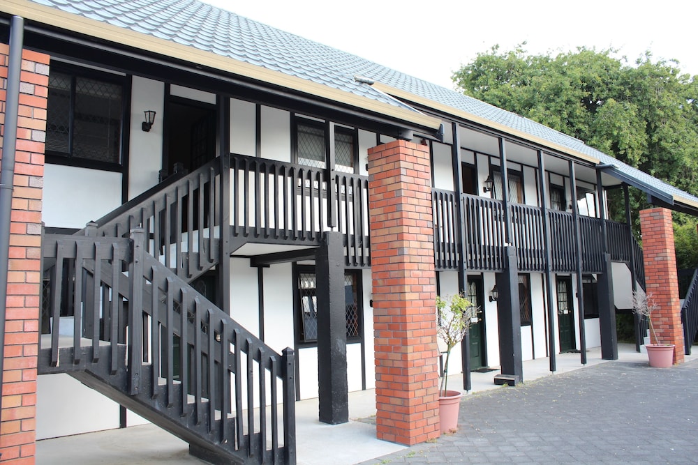 Grosvenor Motor Inn 1/50