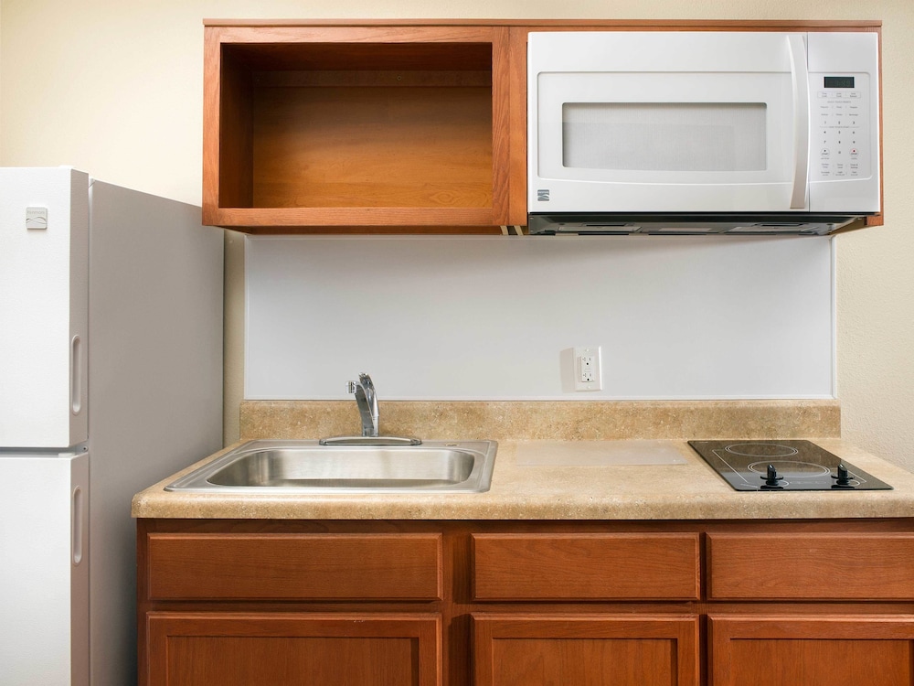 WoodSpring Suites St. Louis St. Charles 33/37