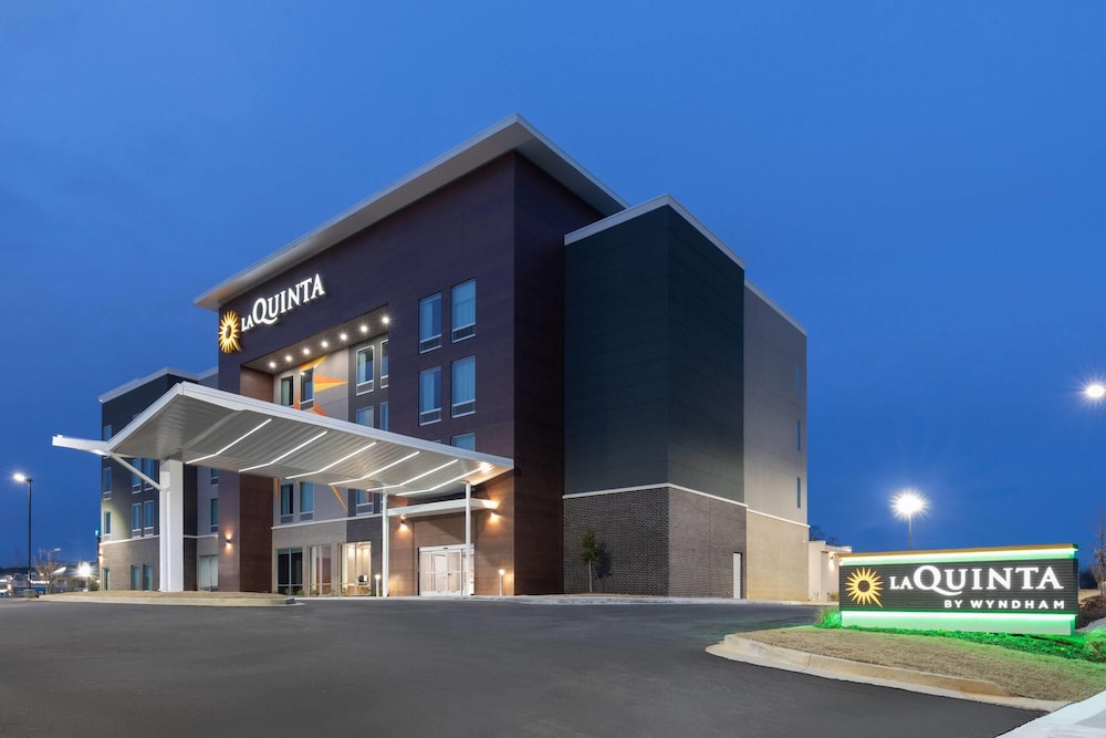 La Quinta Inn & Suites by Wyndham Athens 3/49
