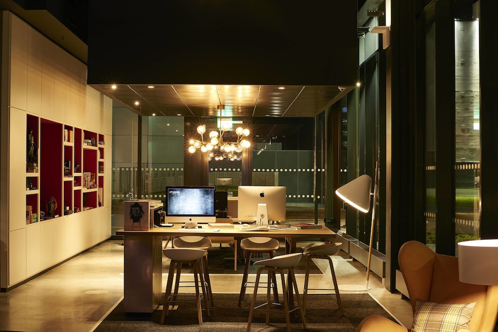 MOXY ABERDEEN AIRPORT 43/47
