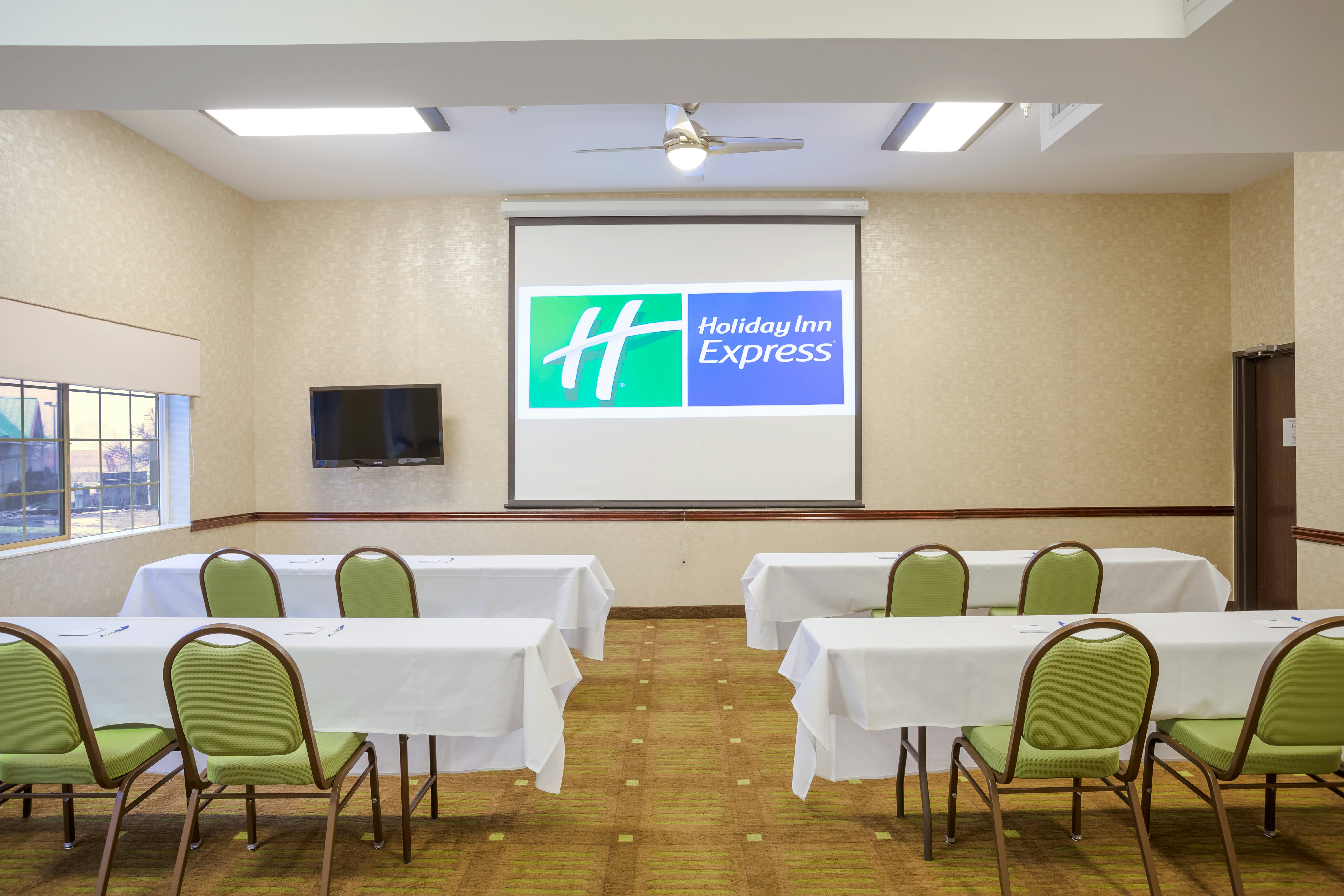 Holiday Inn Express Layton 40/46