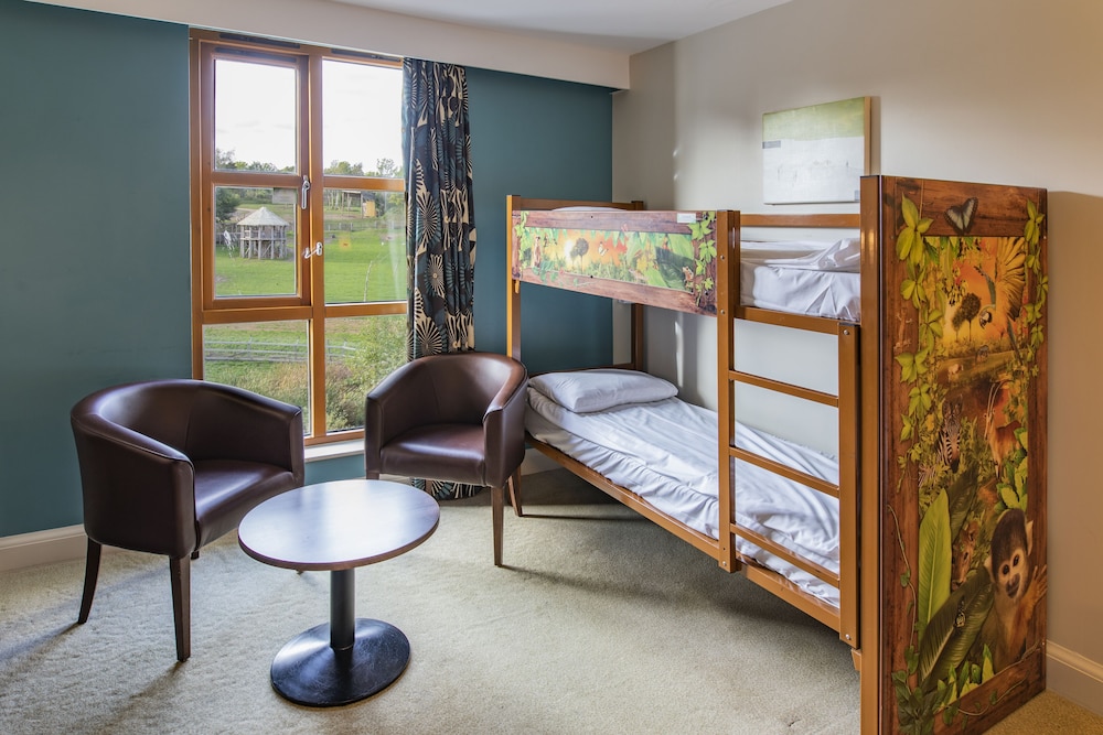 Chessington Resort Hotels 72/90