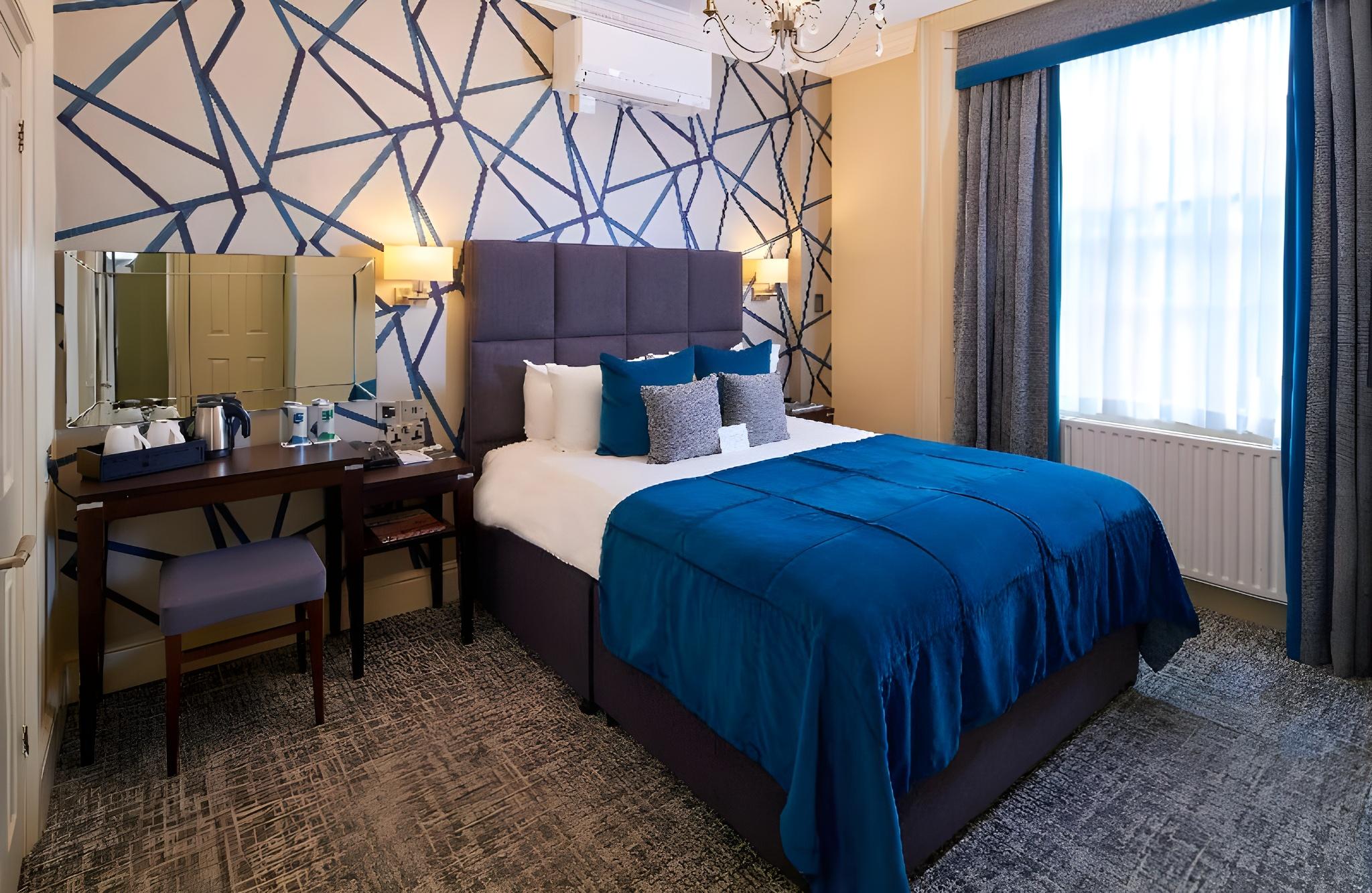 Medium, 2 Double Beds