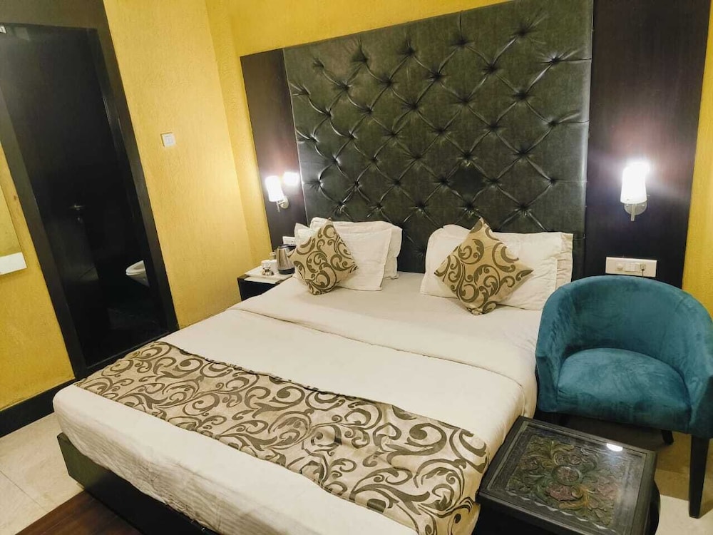 Hotel The Golden Oak 12/36