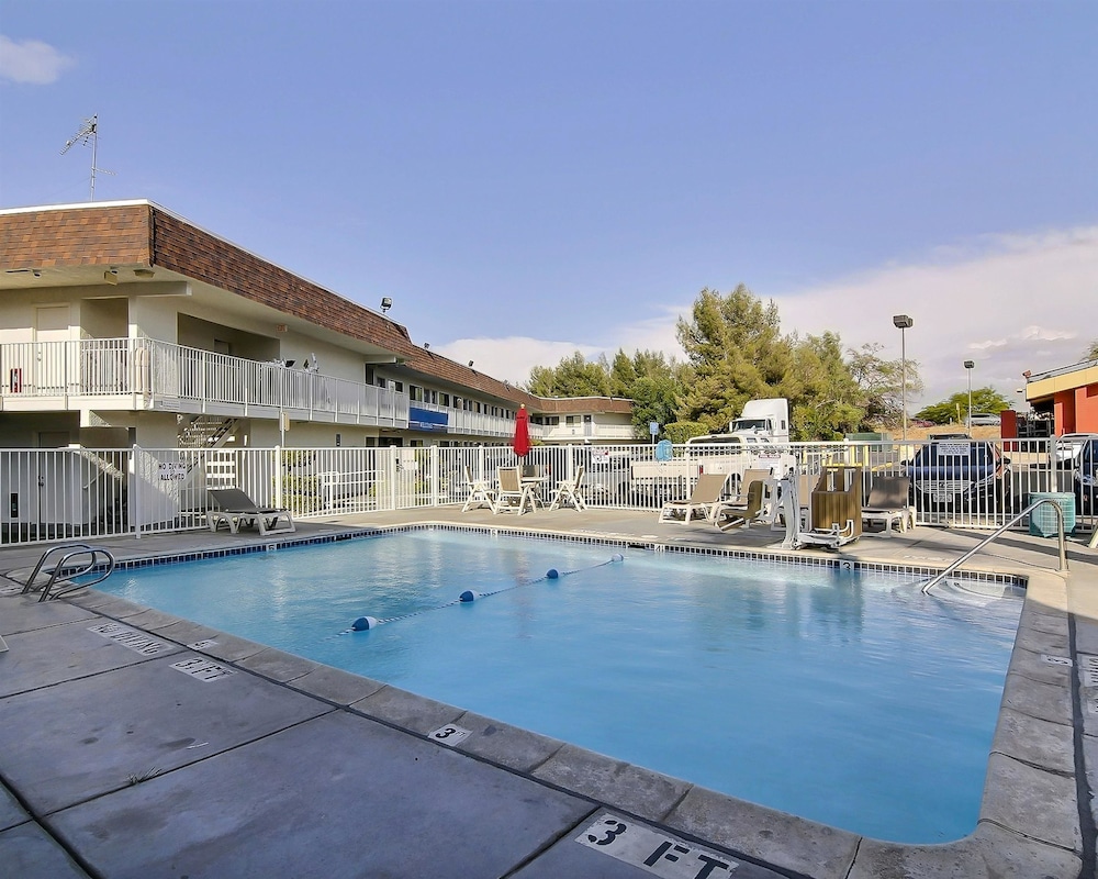 Motel6 Palmdale, CA 54/60