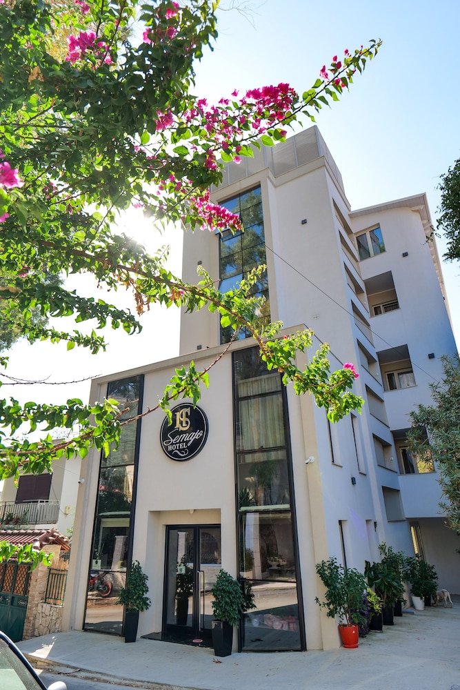 Semajo in VLORE