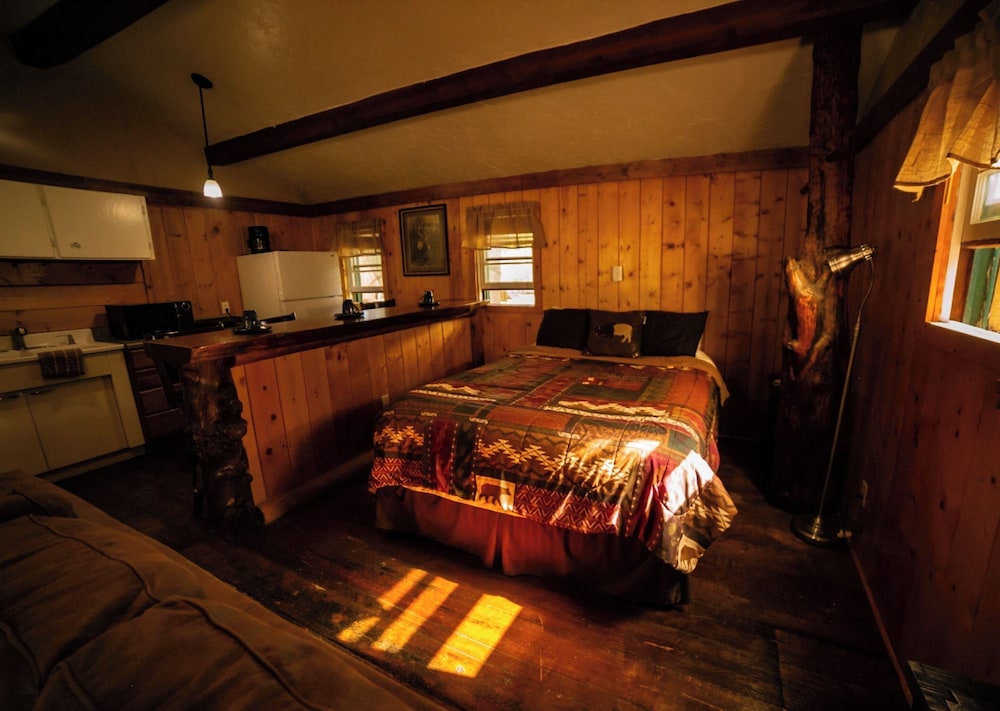 Hideaway, Cabin