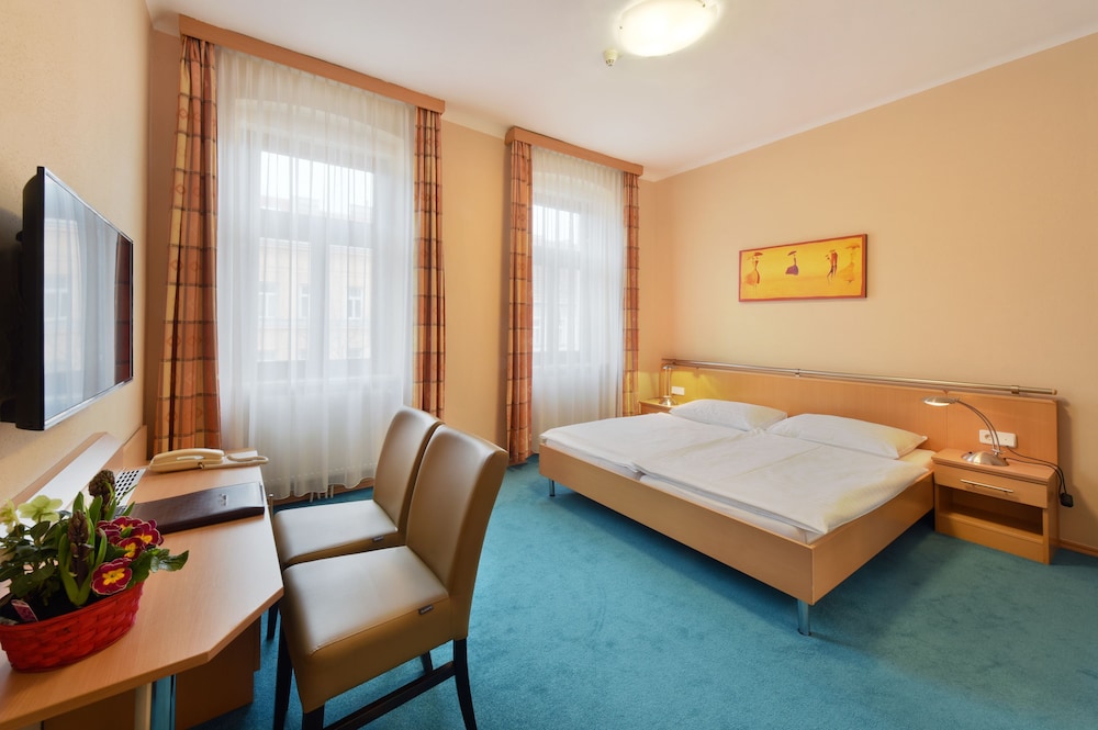 Lucia Hotel 16/46