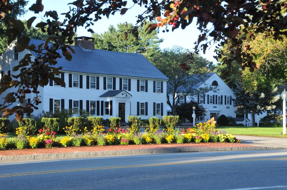 Publick House Historic Inn And Country Motor Lodge 45/49