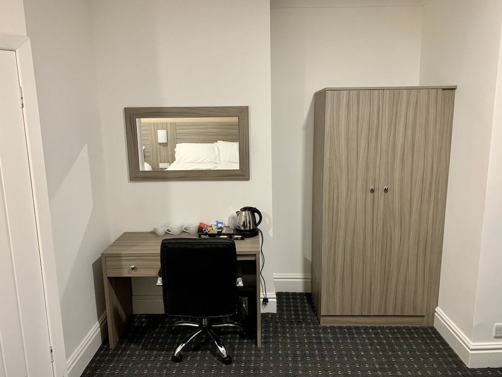 De Regency Style Hotel 25/28