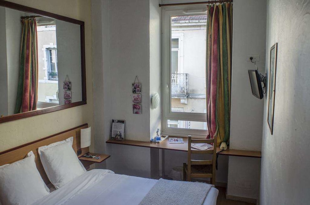 Brit Hotel Bosquet 5/27