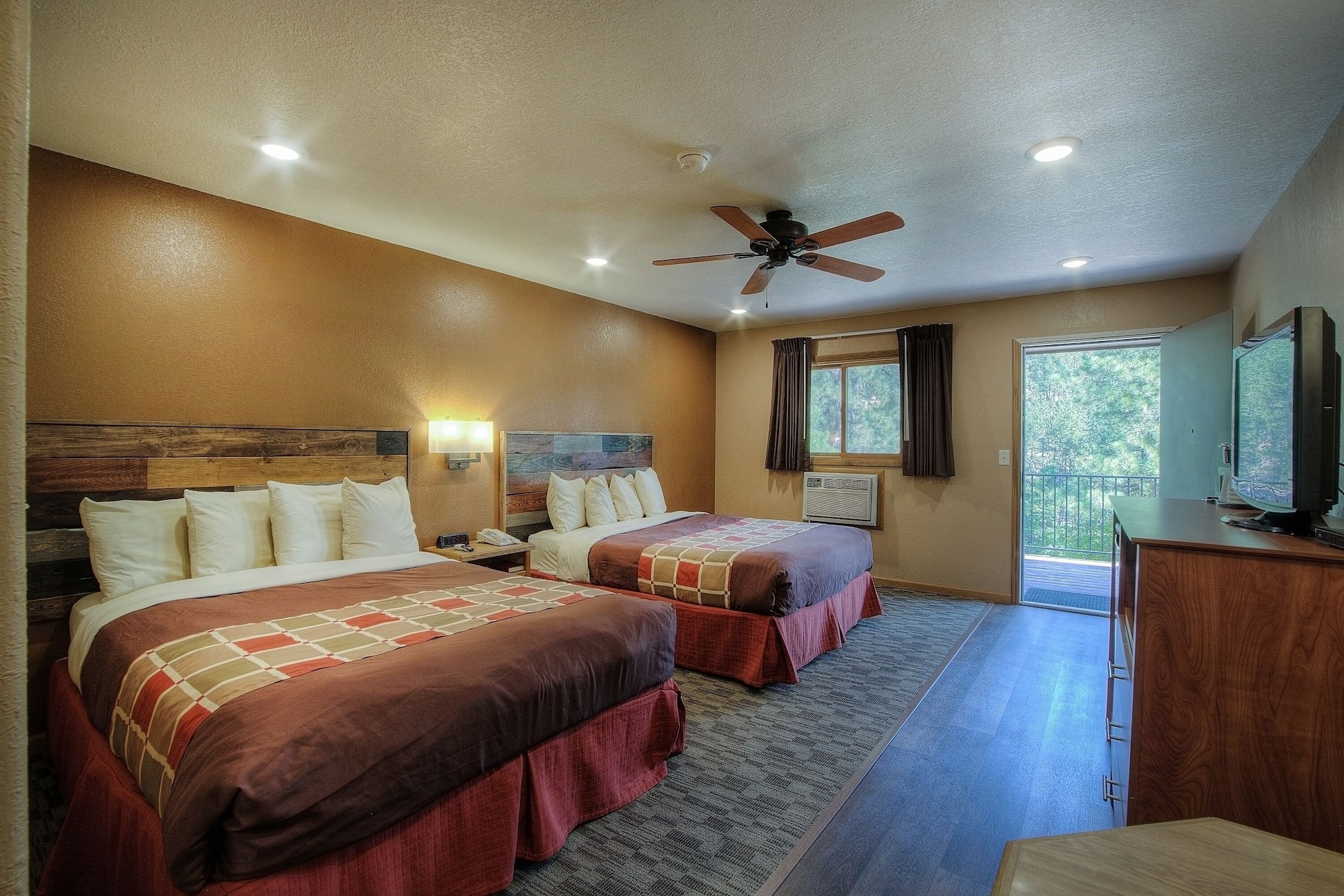 Motel, Standard, 2 Queen Beds