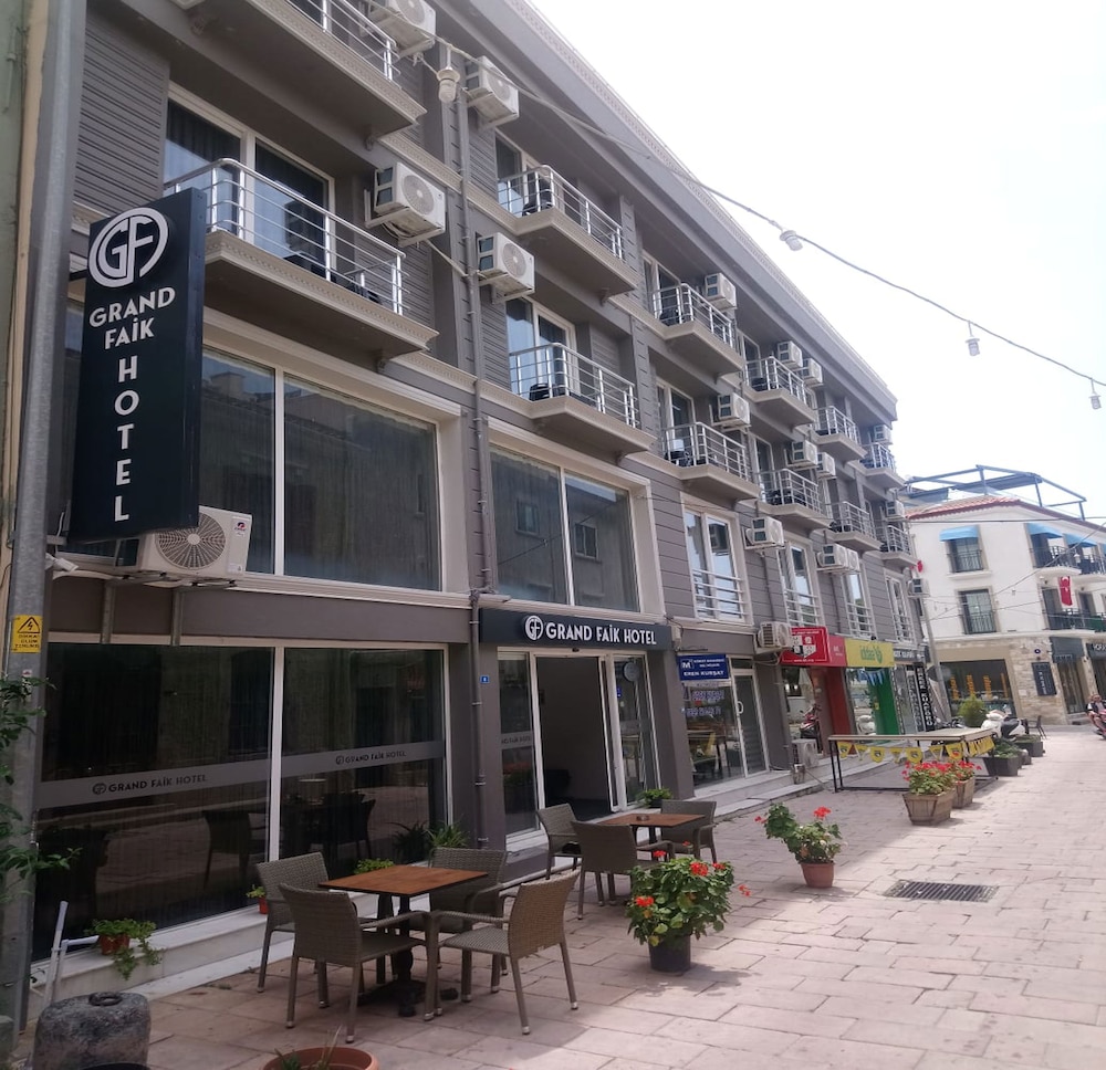 Faik Hotel 7/50