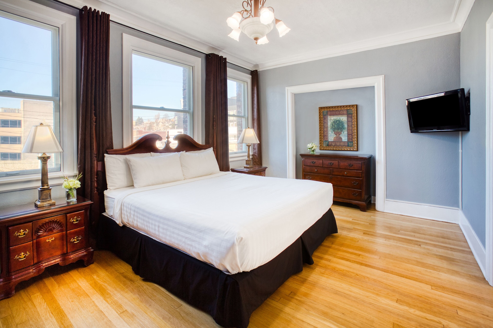 QUEEN ANNE, SUITE, KING BED