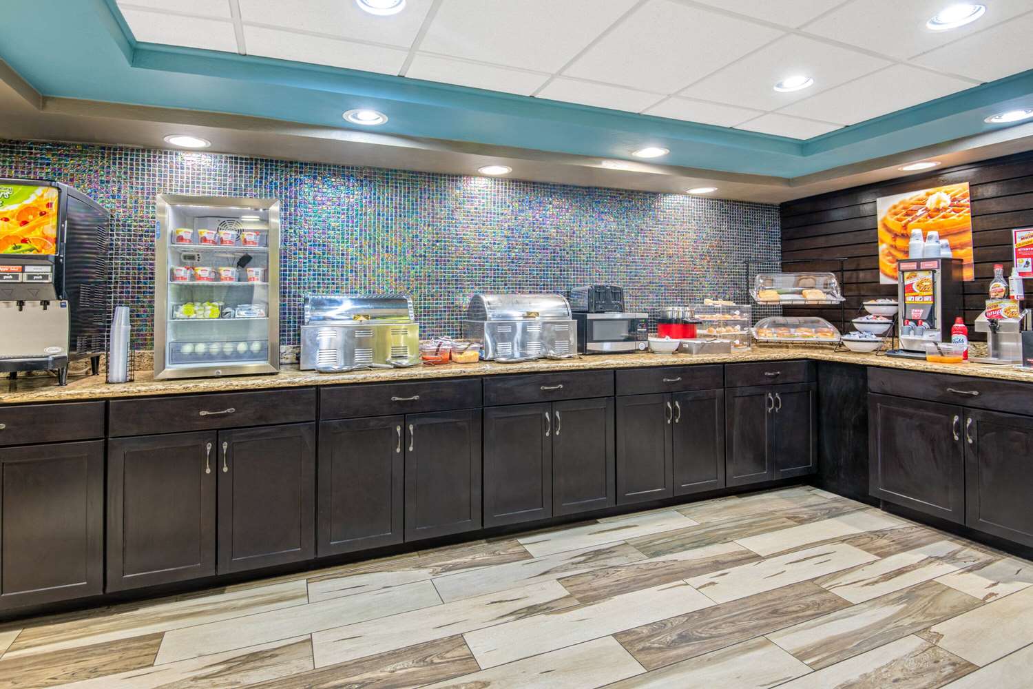 La Quinta Inn & Suites by Wyndham Denison - N. Lake Texoma 9/35