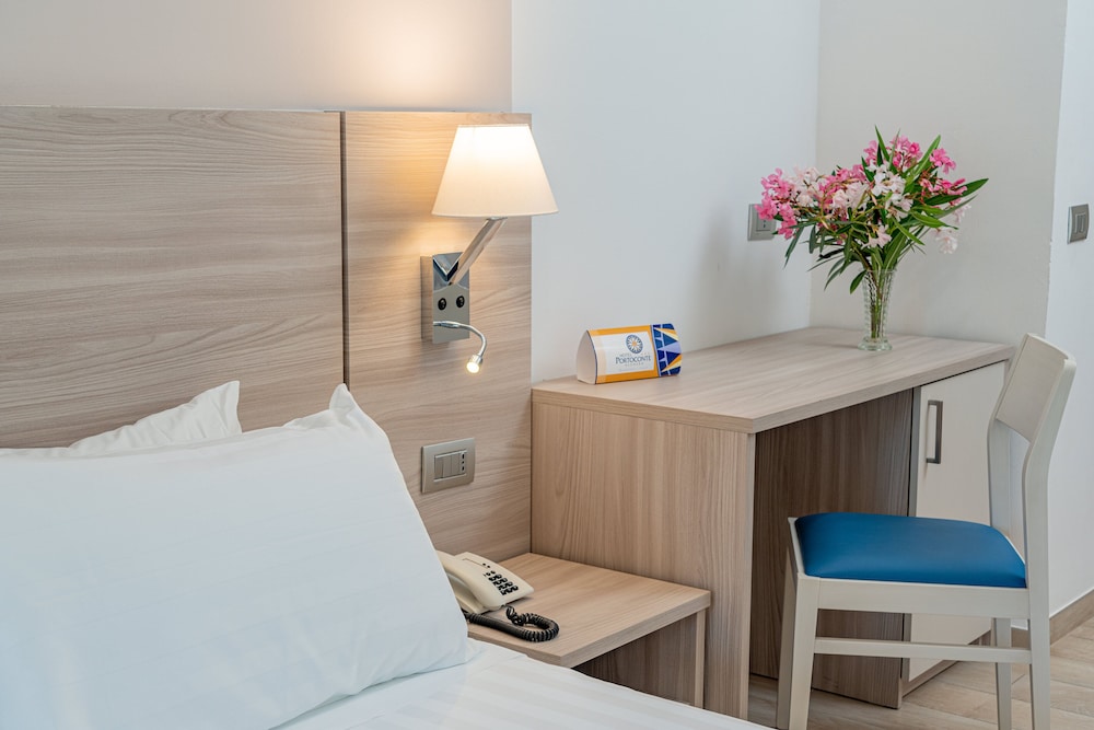 Hotel Portoconte 18/30