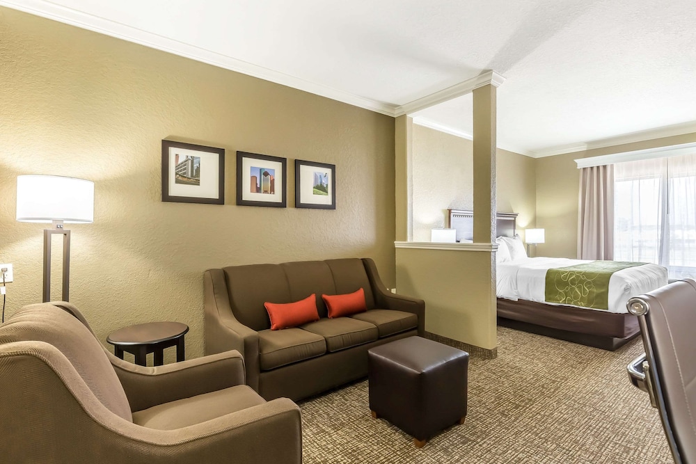 Comfort Suites Houston IAH Airport - Beltway 8 25/45