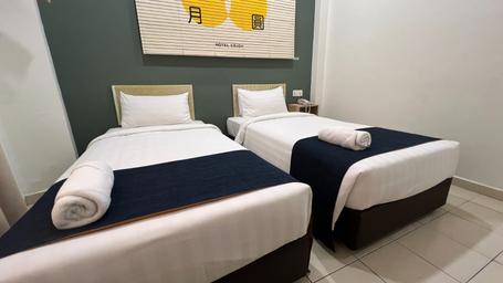 Standard, Twin Beds, No Window