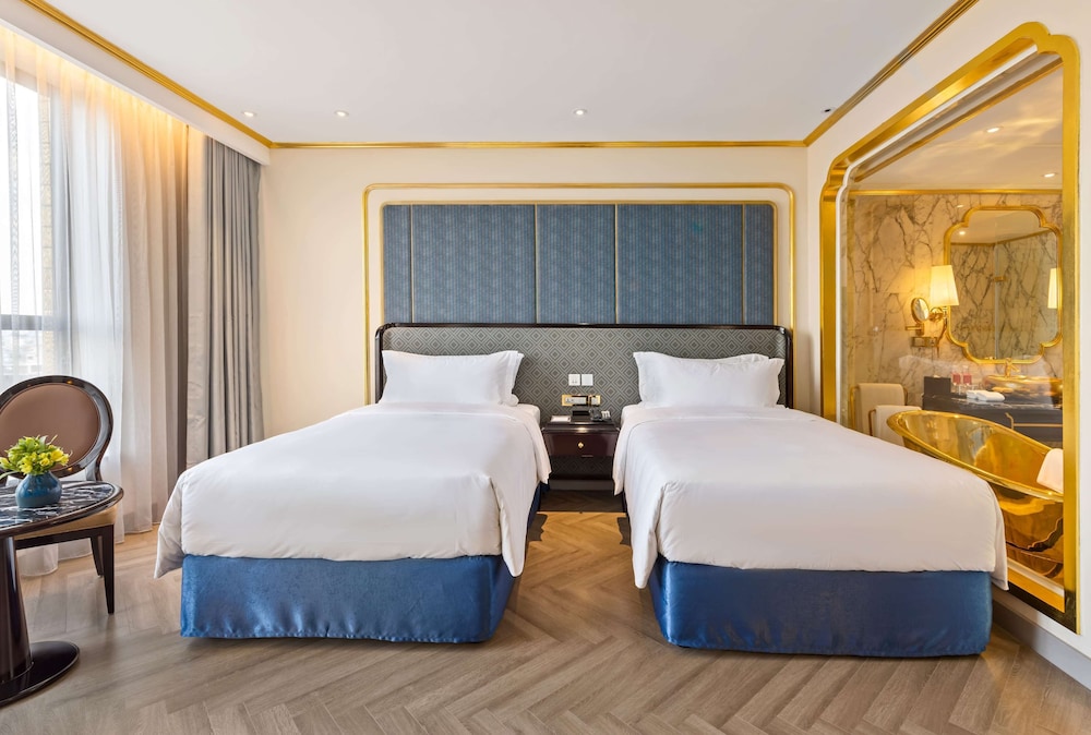 Gold, Deluxe, Twin Beds