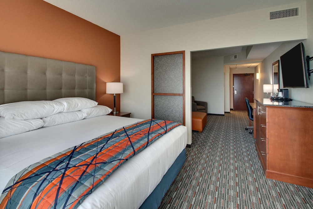 Drury Inn & Suites Iowa City Coralville 8/50