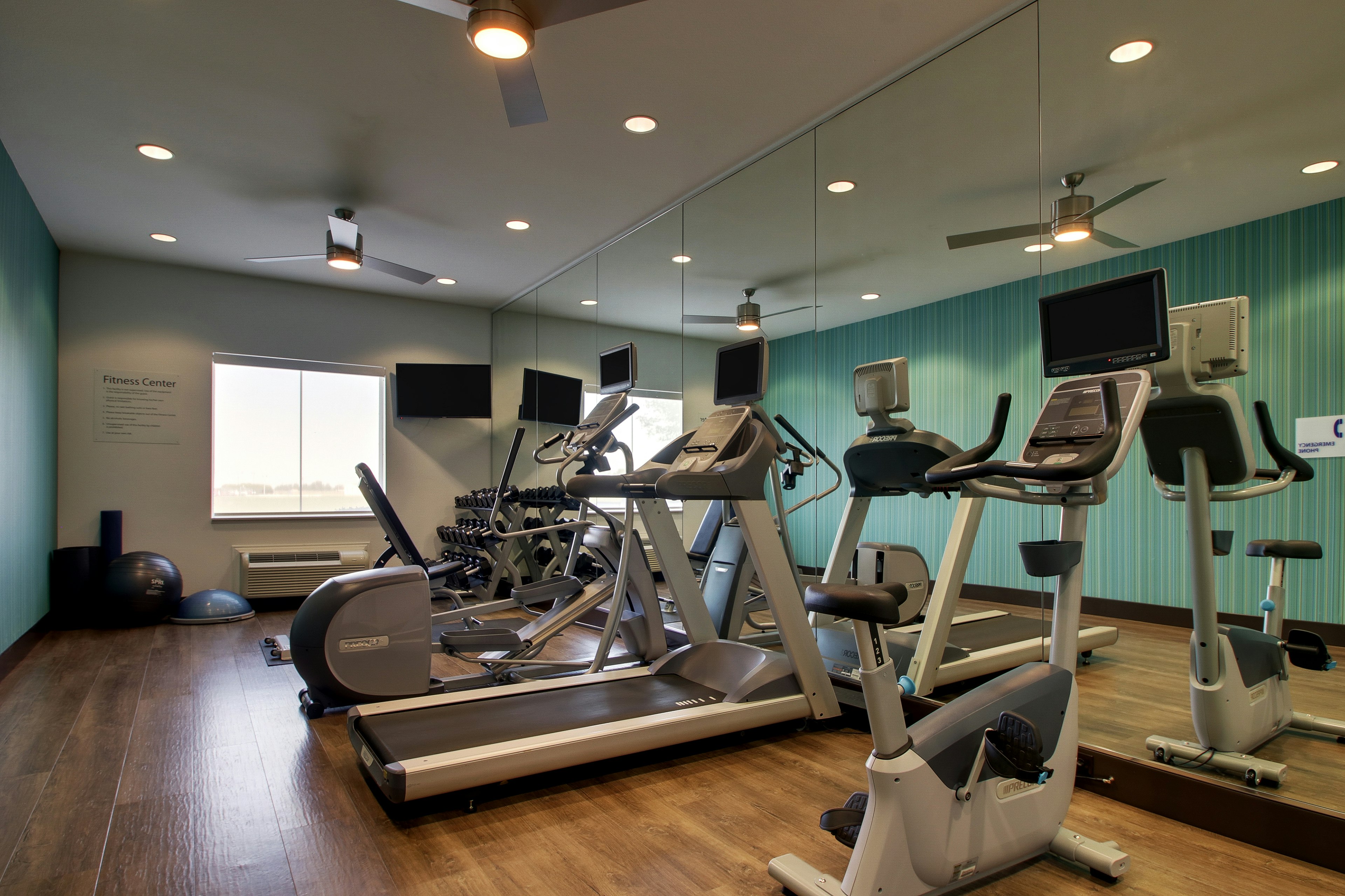 Holiday Inn Express Hotel & Suites Vernon College Area (HWY 287) 37/48
