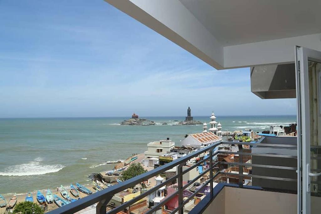 Hotel Maadhini 25/35