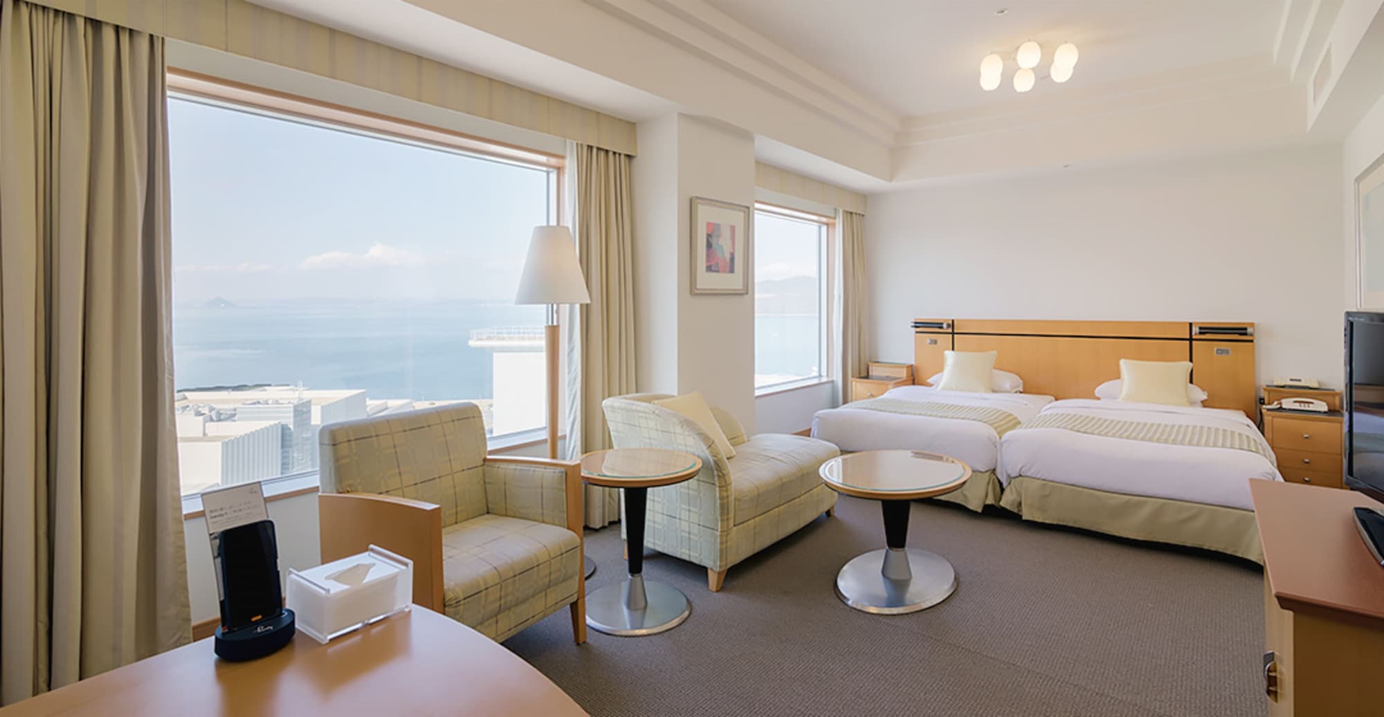 Hollywood, Deluxe, Twin Beds