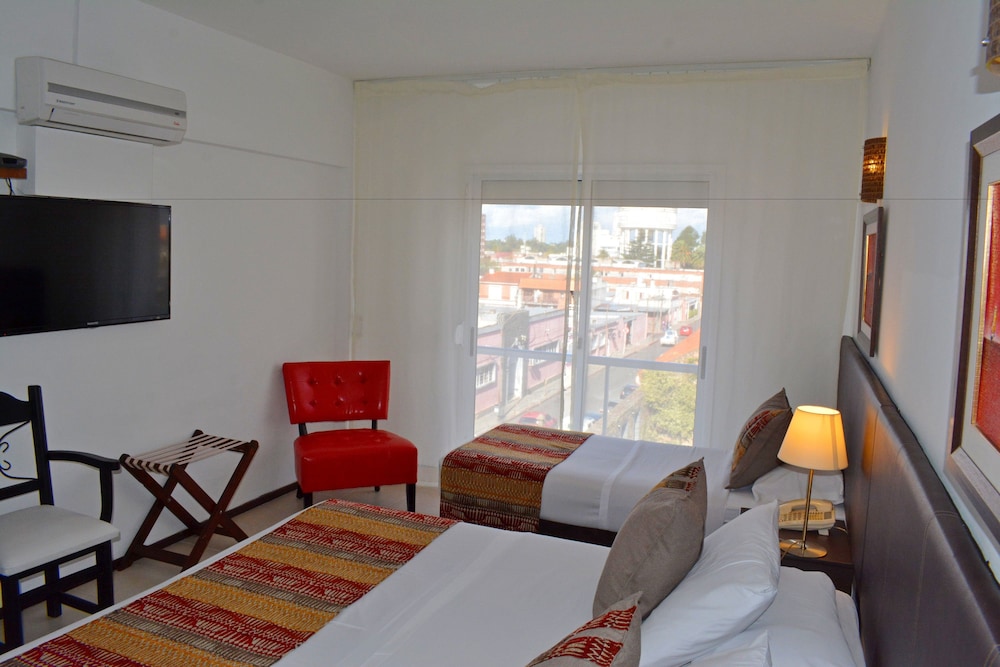 De La Plaza Hotel 38/54