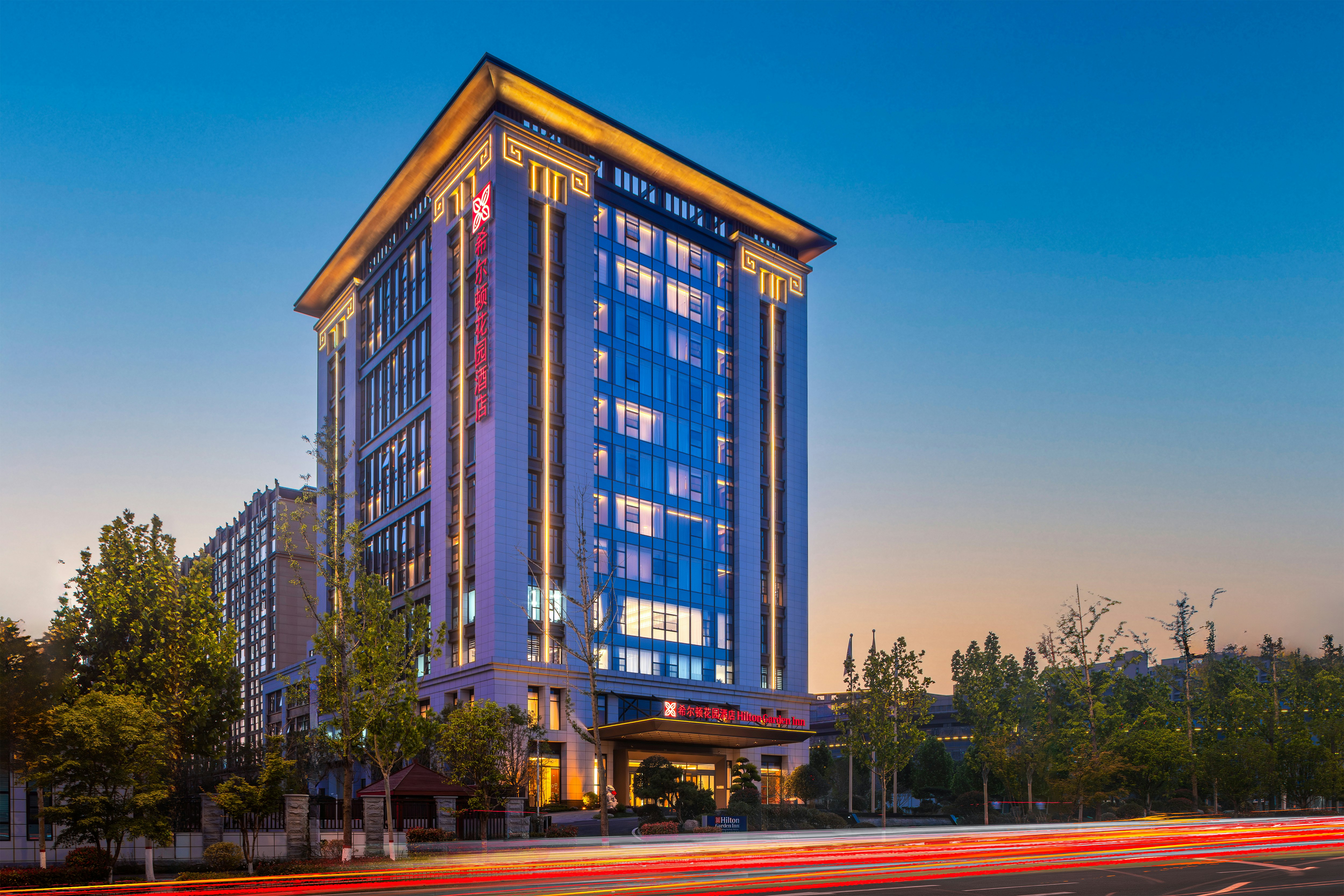 Hilton Garden Inn Xinyang East Railway Station 4/32