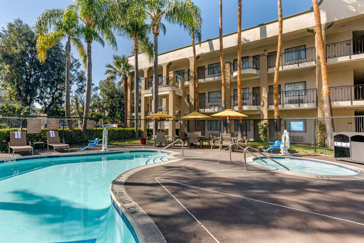 Comfort Inn & Suites Orange County John Wayne Airport 1/14