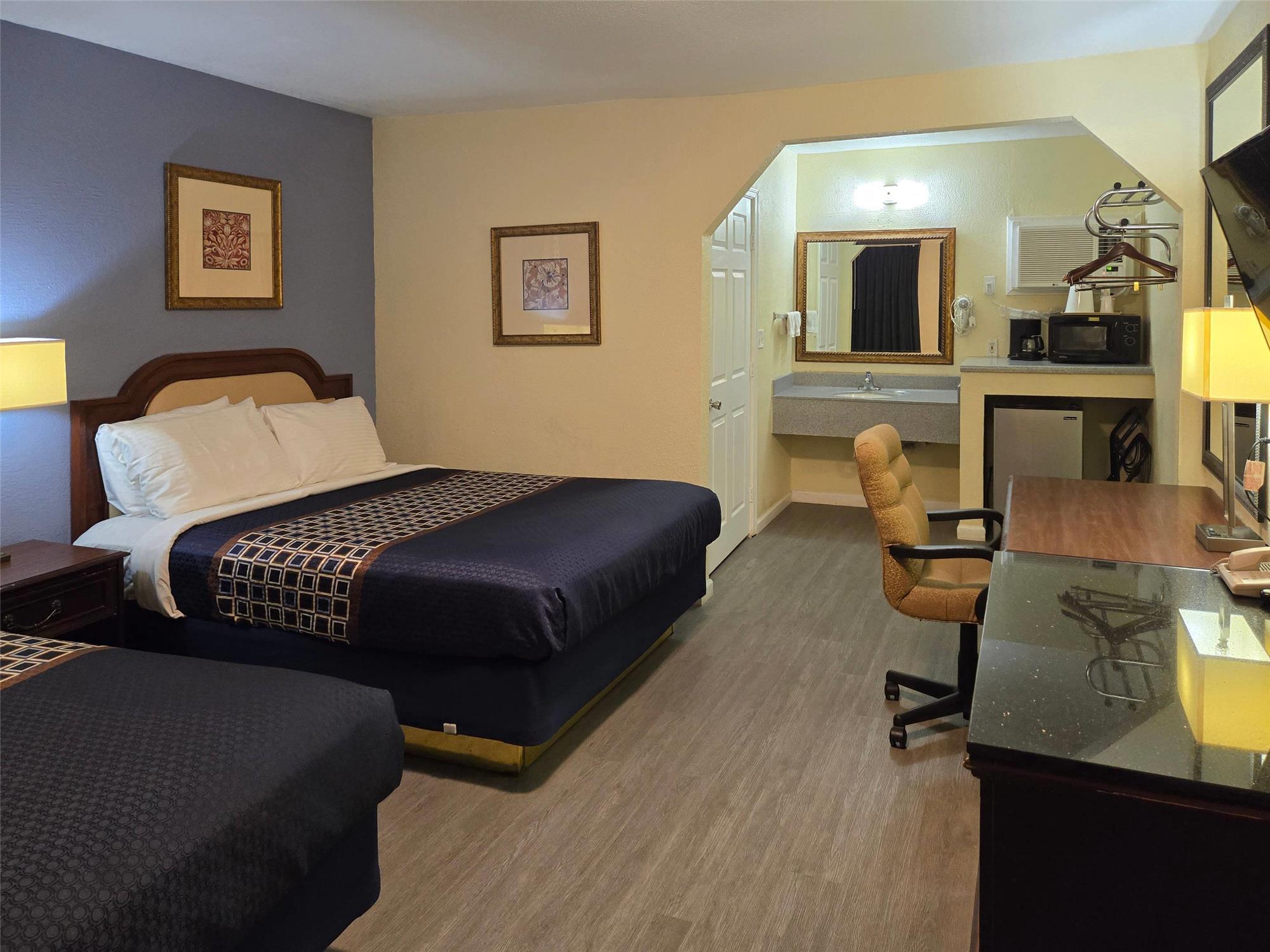 غرفة بسريرين مزدوجين، Rodeway Inn & Suites Blythe I-10, CA 4/6