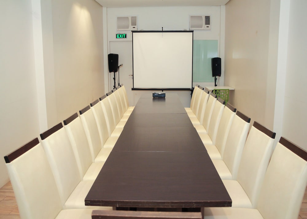 Casablanca Suites Near Airport 53/59