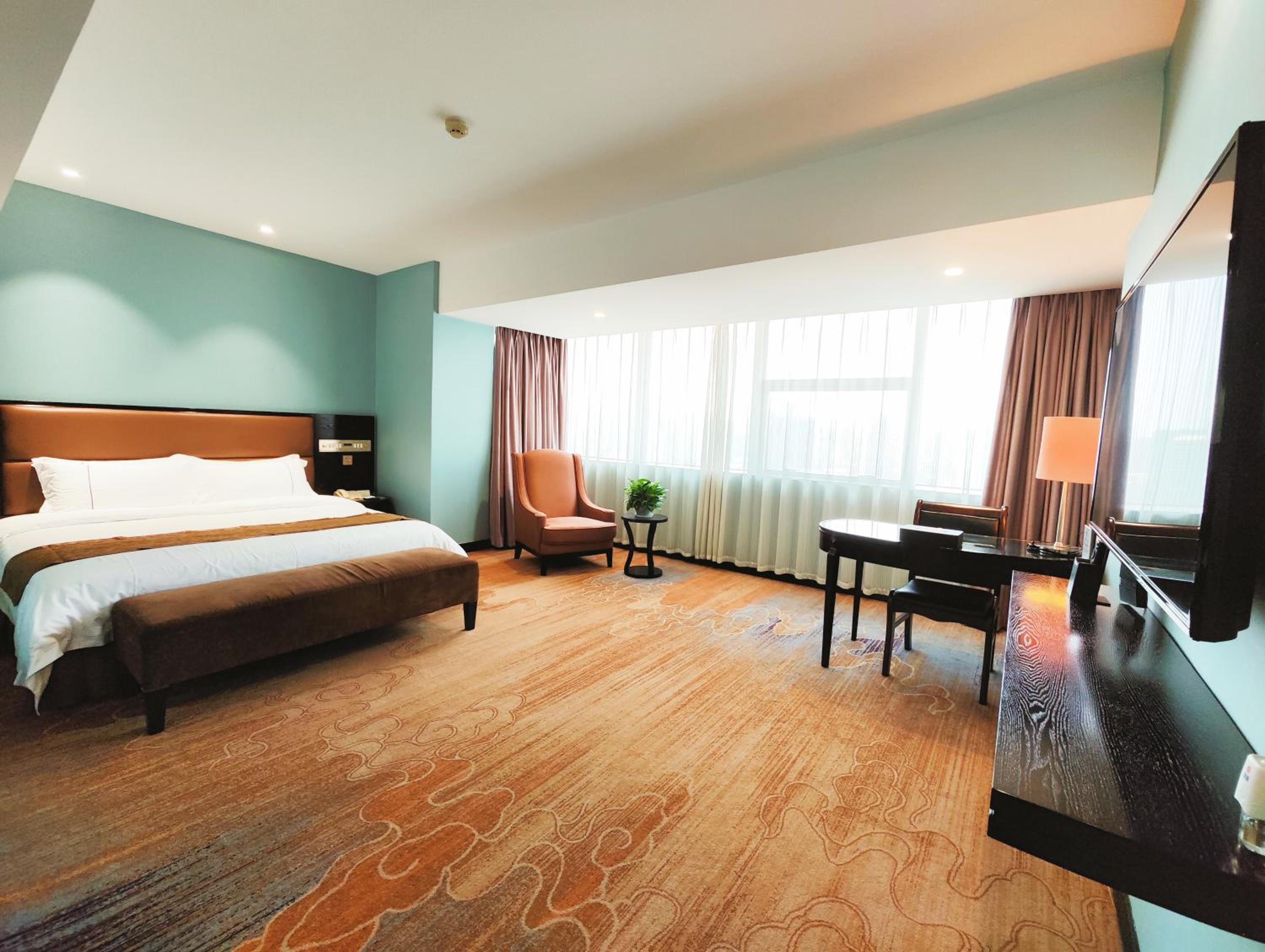 EXECUTIVE KING BED ROOM