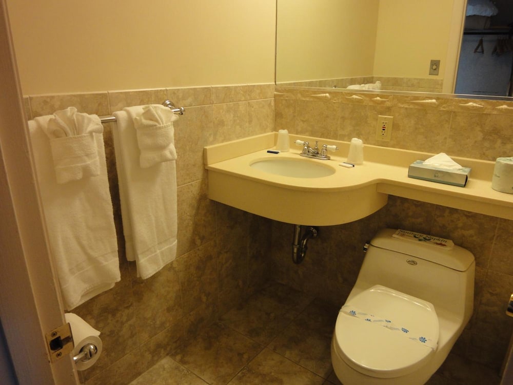 Hyannis Travel Inn 41/45