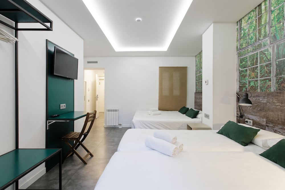 ROOM, QUADRUPLE, COURTYARD VIEW