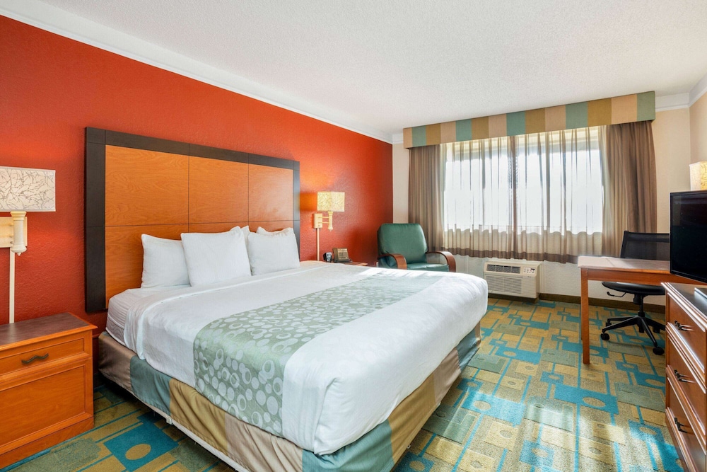 La Quinta Inn & Suites by Wyndham Seattle Sea-Tac Airport 11/48