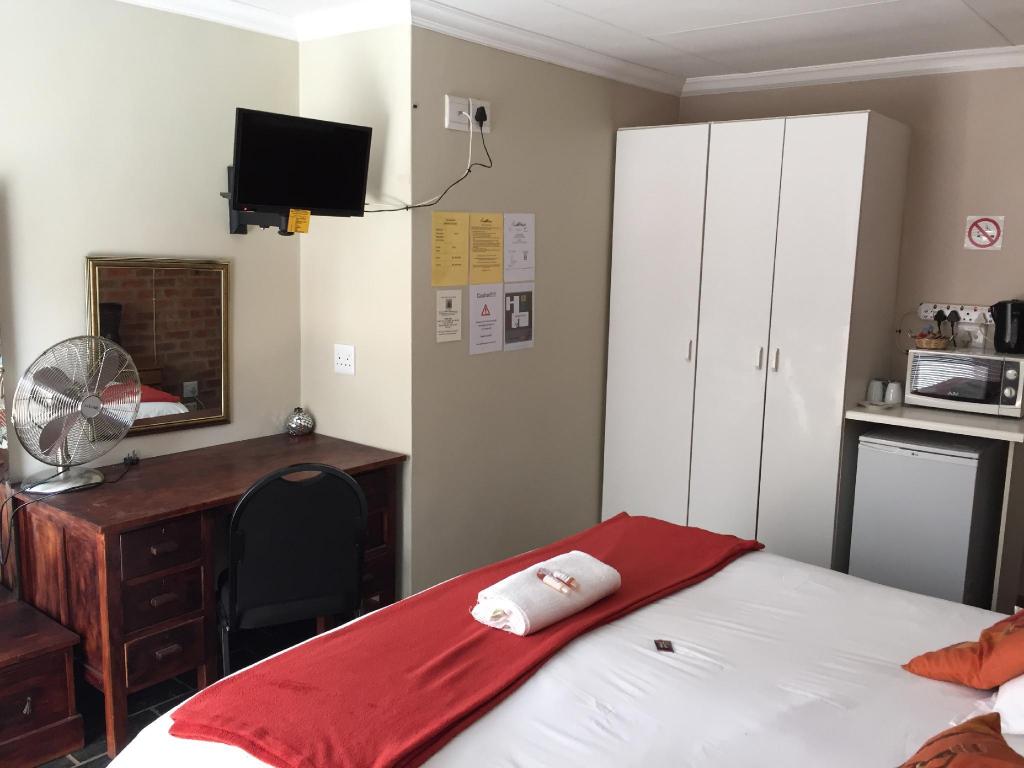 Travellers Nest Guesthouse 19/93