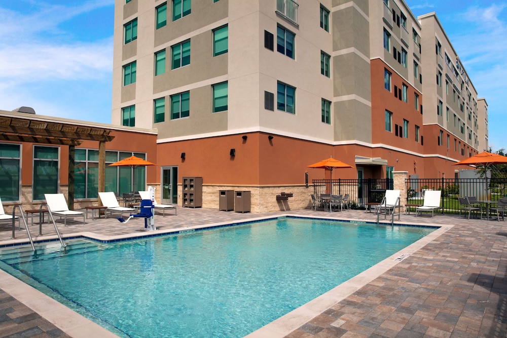 Hyatt Place Titusville / Kennedy Space Center 4/40