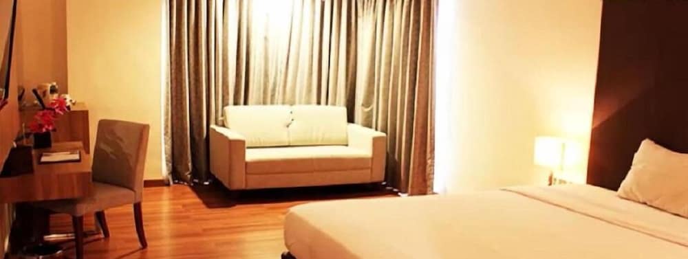 Arch Hotel 20/45