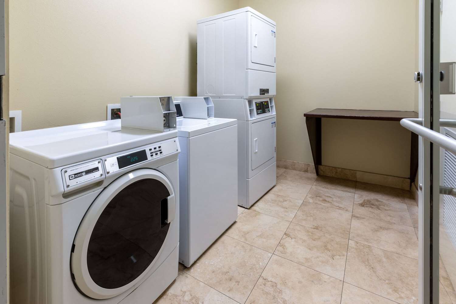 La Quinta Inn & Suites by Wyndham Houston New Caney 8/35