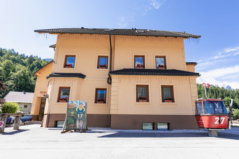 Apartment House Berghi Ii 2/48