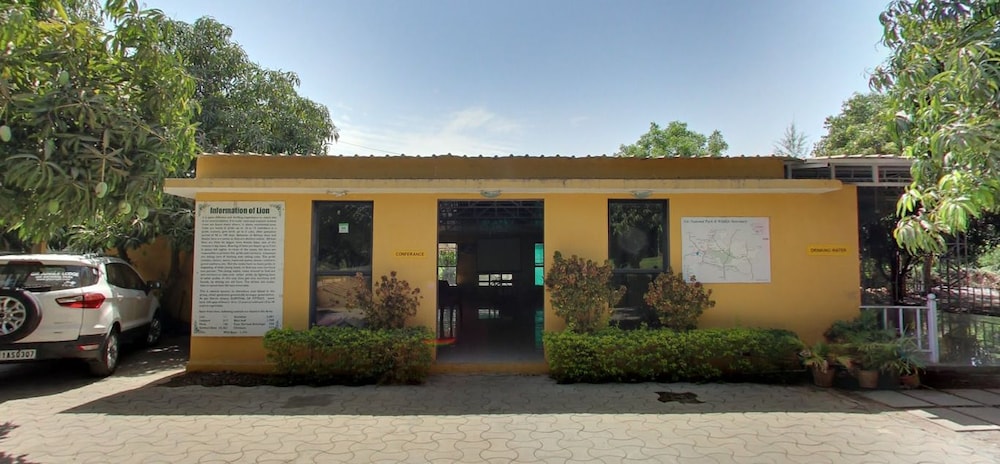 Gir Jungle Lodge 6/38