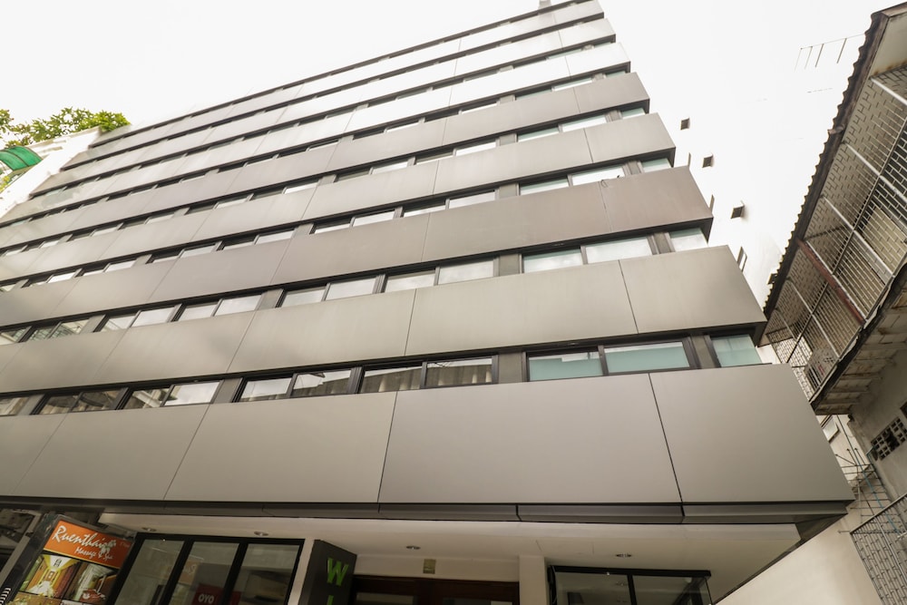OYO 225 Premier Place Bangkok 2/17
