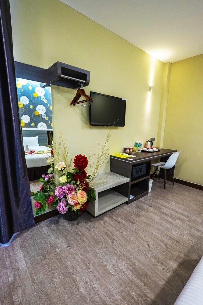 Indra Hotel 43/58