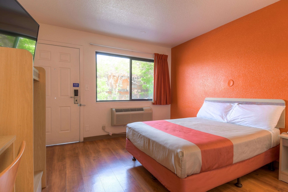 Standard, Double Bed, Accessible