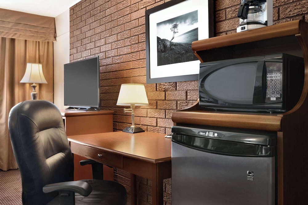 Travelodge By Wyndham Simcoe 42/50