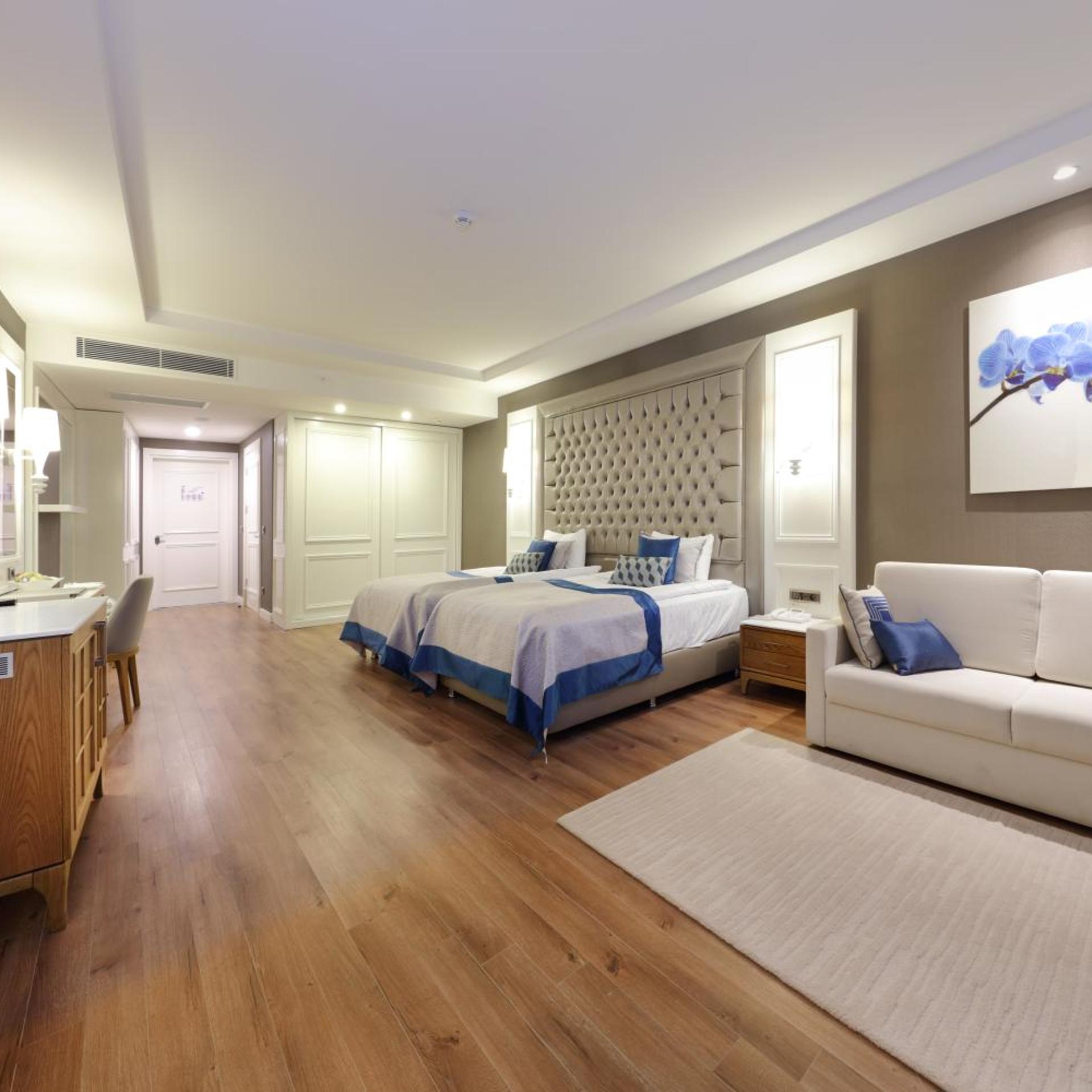 Deluxe, Land and Golf View