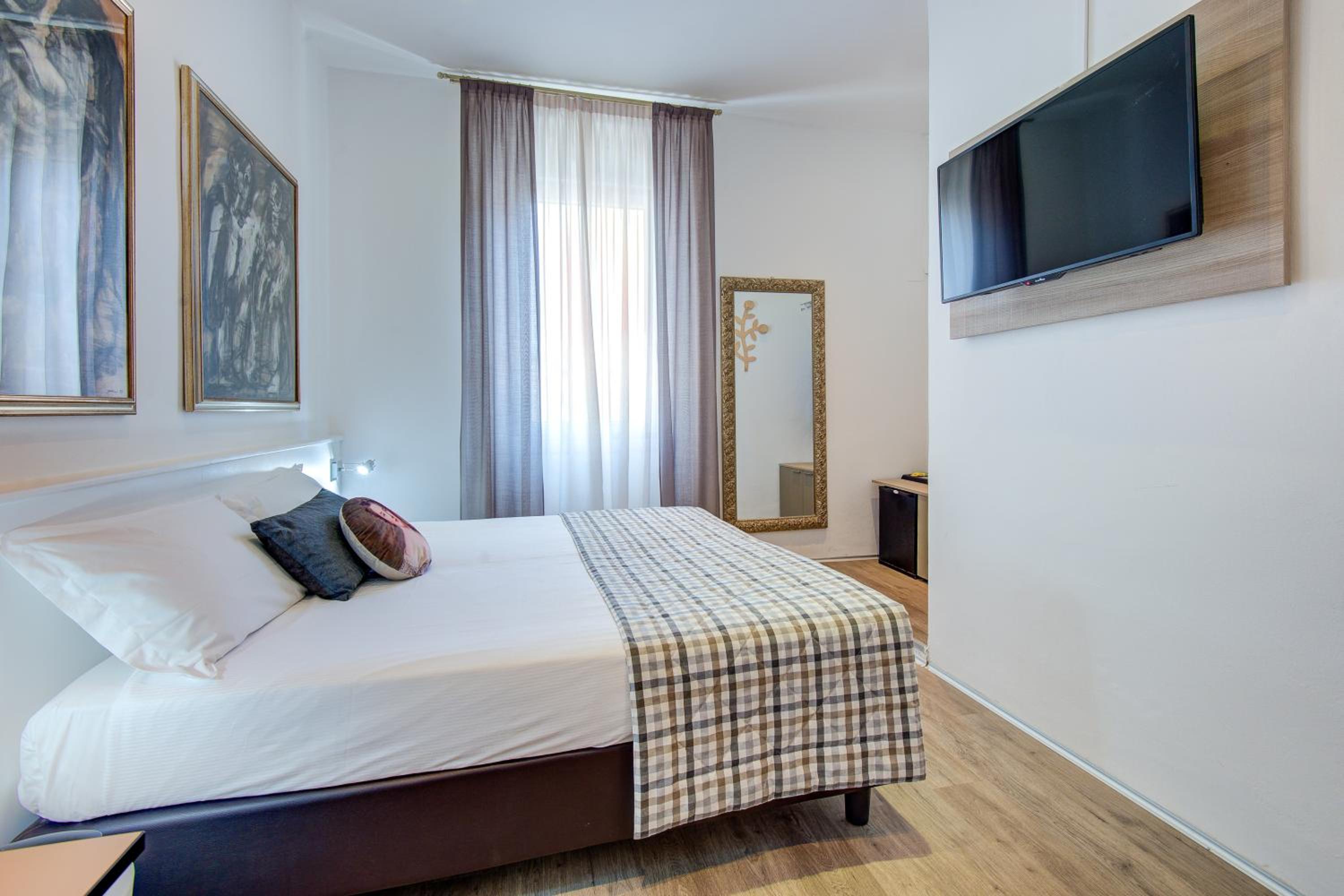 غرفة بسرير مزدوج، Hotel Bernina 3/10