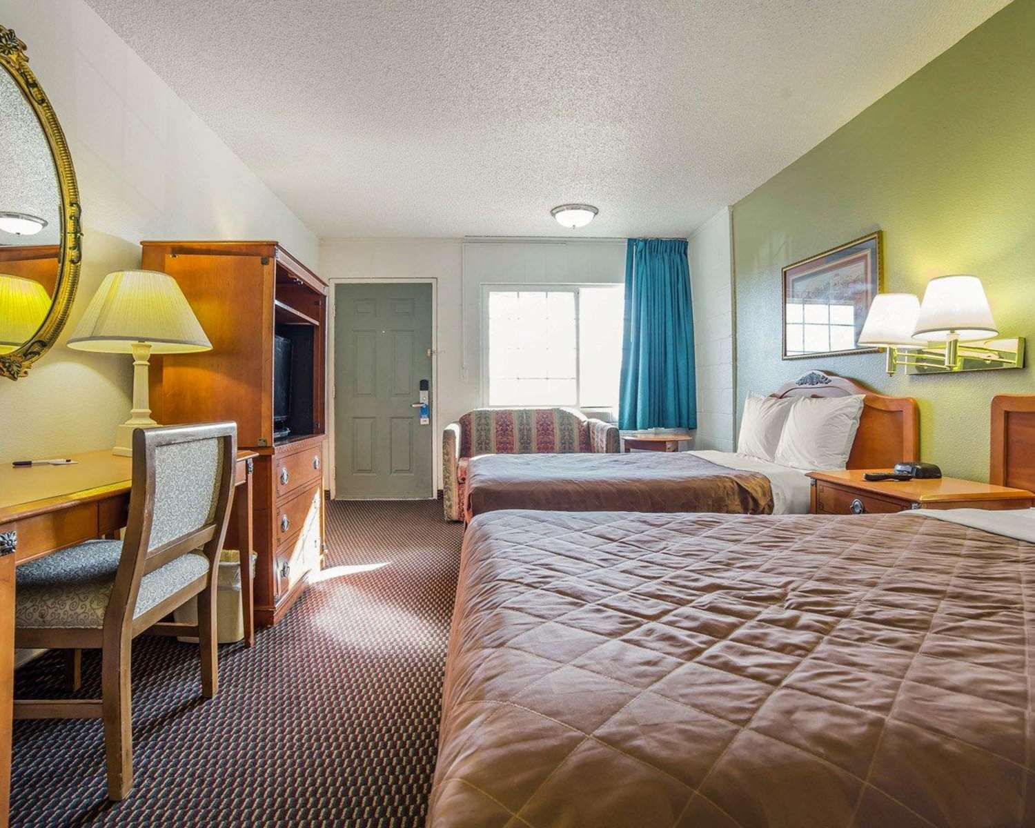 2 Full Beds - Non-Smoking, Micfridge
