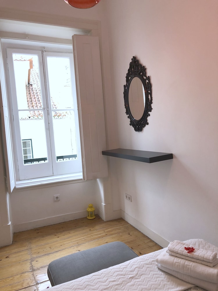 SUNNY, DOUBLE BED, SHARED BATHROOM